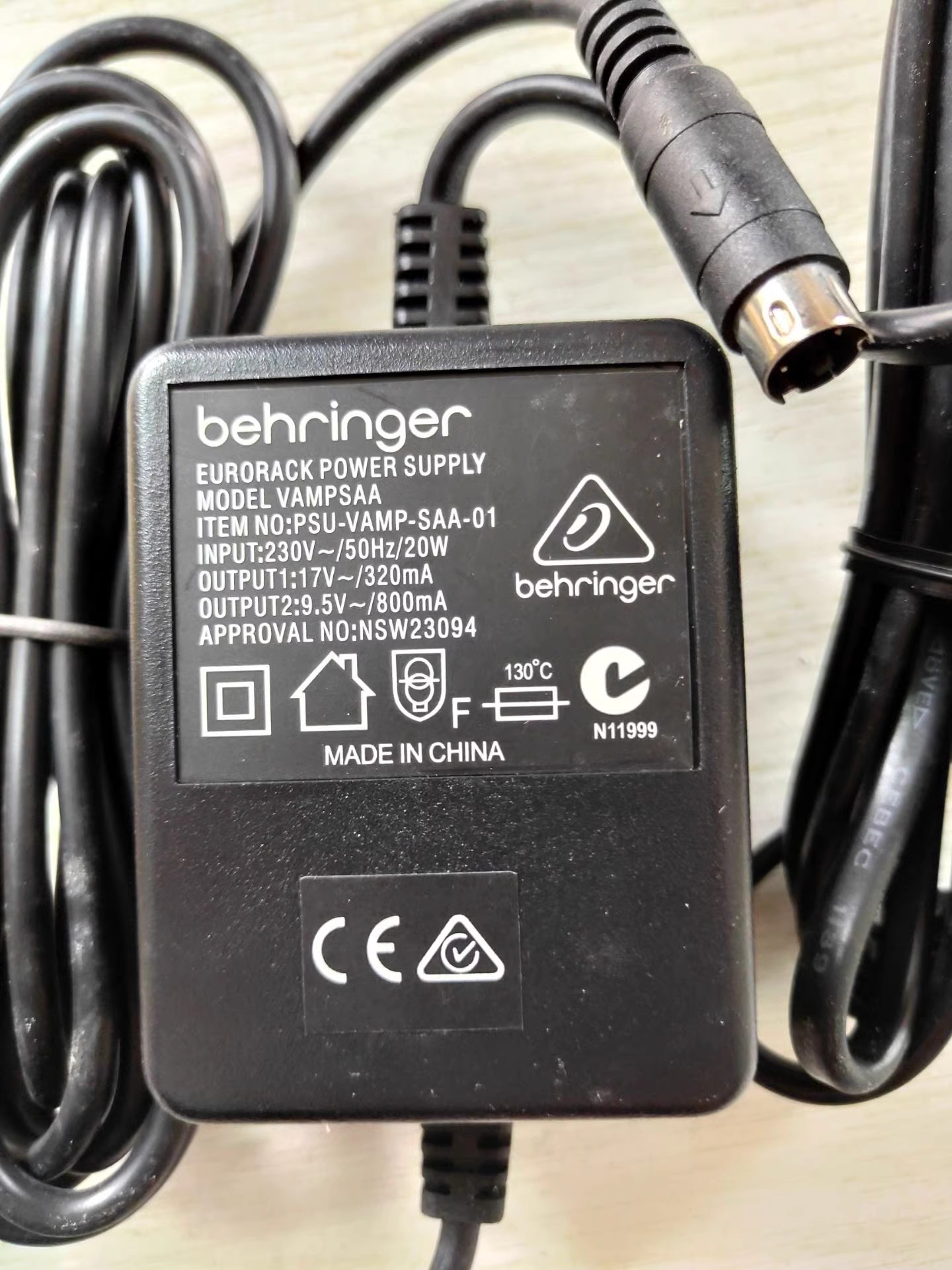 *Brand NEW* PSU-VAMP-SAA-01 BEHRINGER 17V 320MA 9.5V 800M AC DC ADAPTHE POWER Supply - Click Image to Close